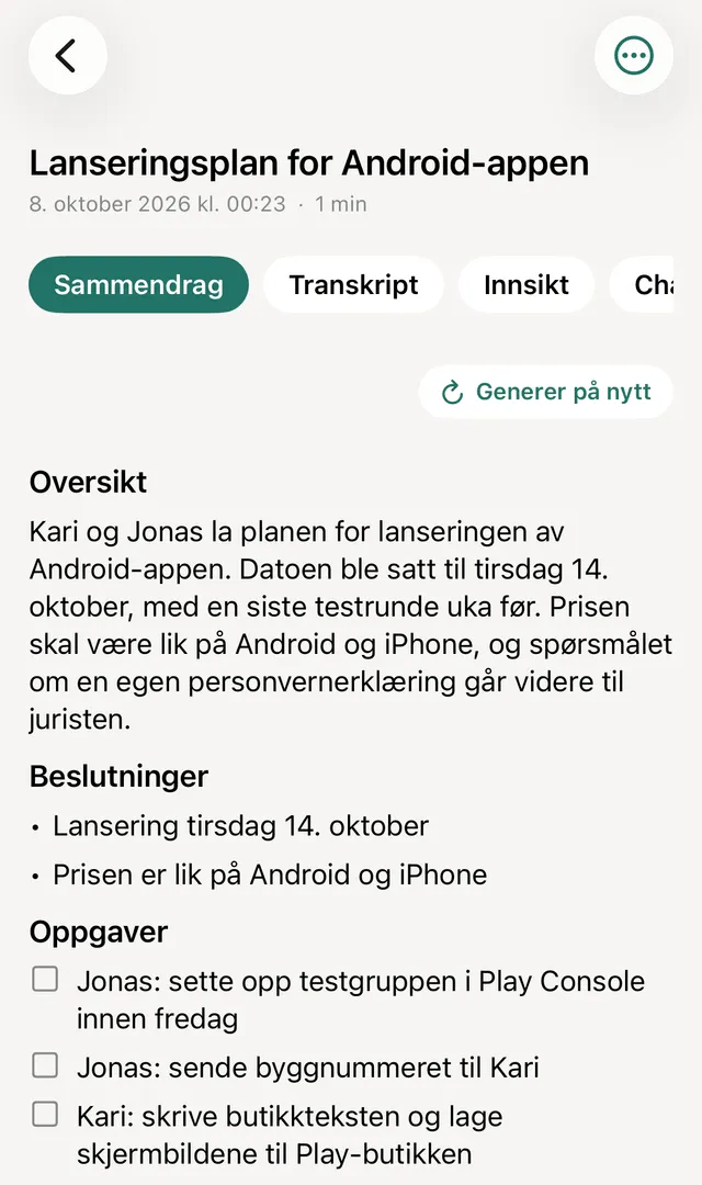 Et møte i iPhone-appen med fanene Sammendrag, Transkript, Innsikt og Chat, og referatet med oversikt, beslutninger og oppgaver